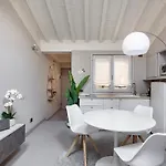 House Cavour 24 In The Heart Of Downtown Апартаменты