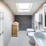 Апартаменты House Cavour 24 In The Heart Of Downtown Парма