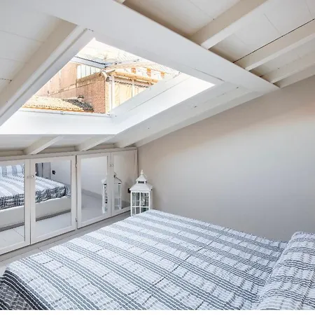 Apartamento House Cavour 24 In The Heart Of Downtown *