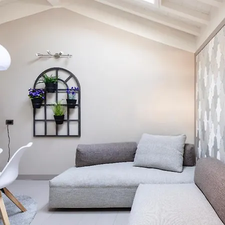 아파트 House Cavour 24 파르마