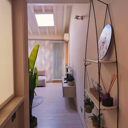 House Cavour 24 In The Heart Of Downtown Апартаменты