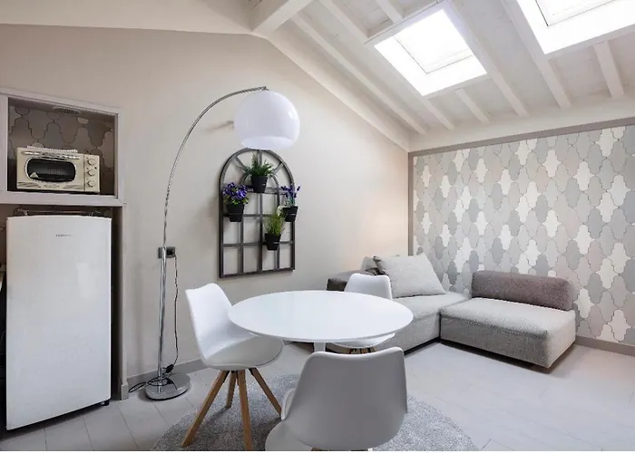 Apartment House Cavour 24 In The Heart Of Downtown