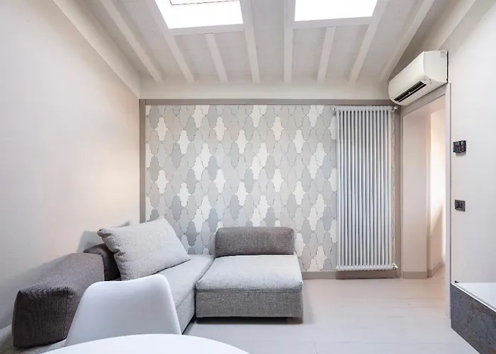 Apartment House Cavour 24 In The Heart Of Downtown